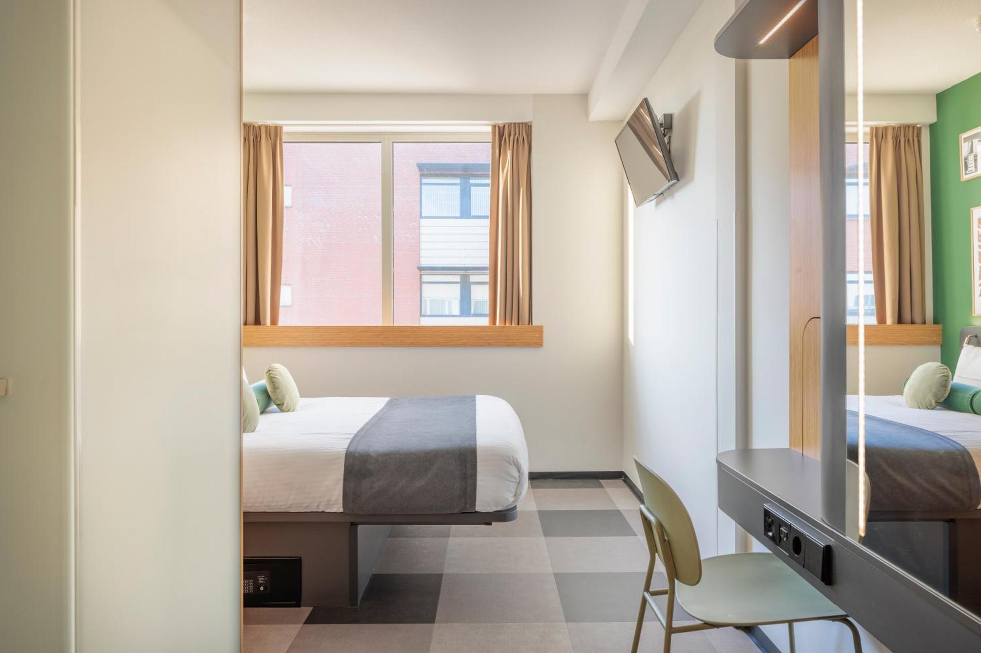 Maxhotel Amsterdam Airport Schiphol - Recently Renovated Hoofddorp Bagian luar foto
