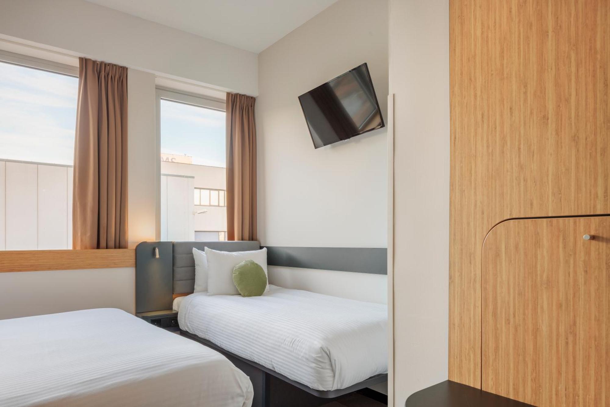 Maxhotel Amsterdam Airport Schiphol - Recently Renovated Hoofddorp Bagian luar foto