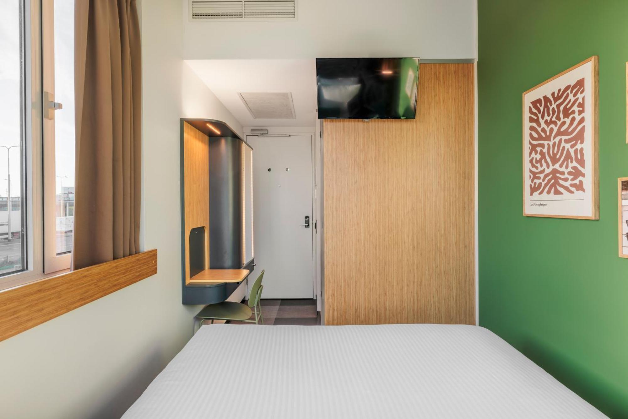 Maxhotel Amsterdam Airport Schiphol - Recently Renovated Hoofddorp Ruang foto