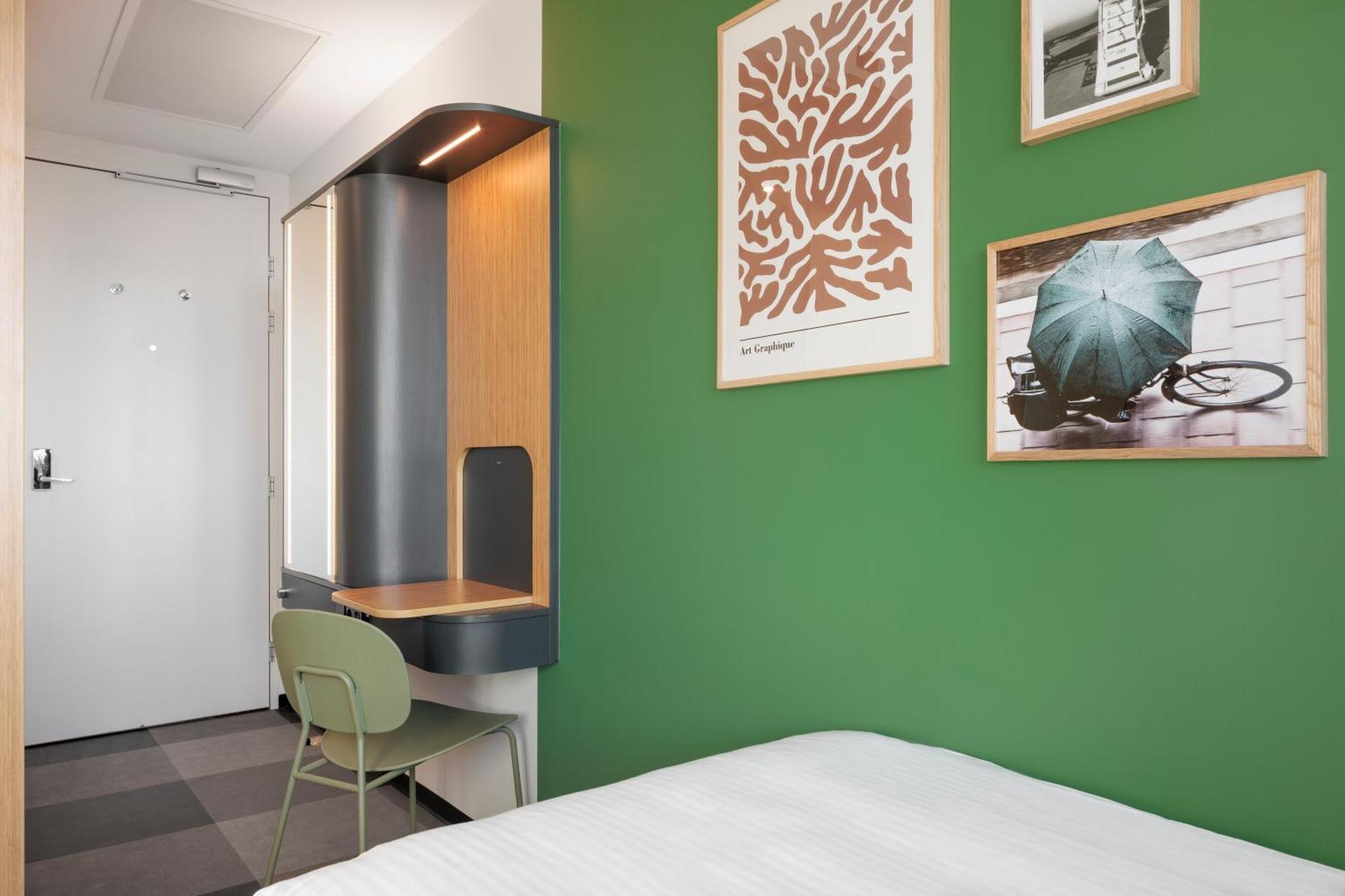 Maxhotel Amsterdam Airport Schiphol - Recently Renovated Hoofddorp Bagian luar foto