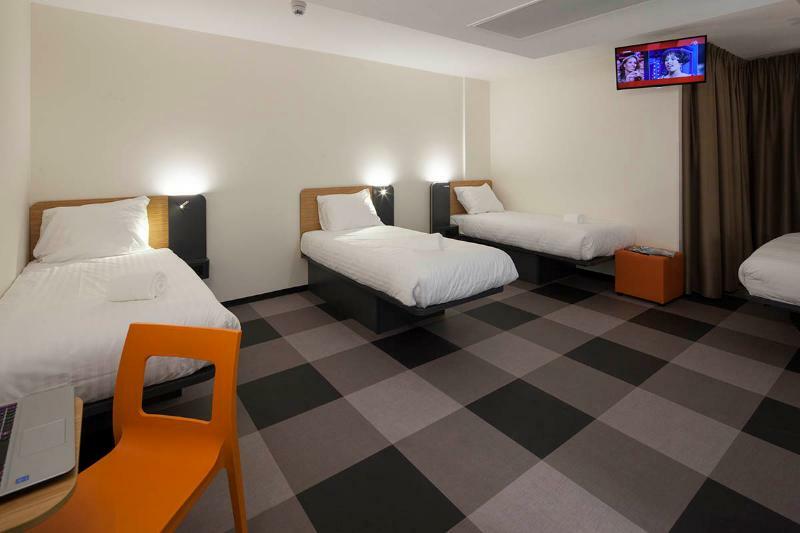 Maxhotel Amsterdam Airport Schiphol - Recently Renovated Hoofddorp Bagian luar foto