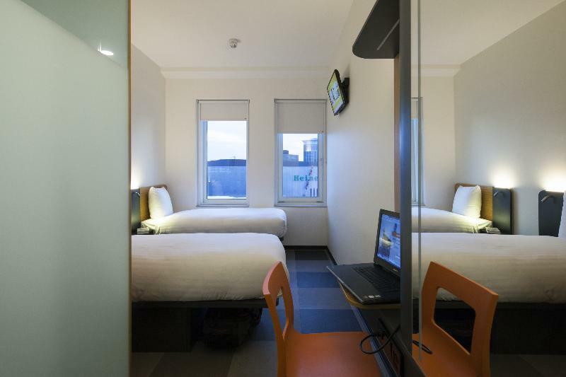 Maxhotel Amsterdam Airport Schiphol - Recently Renovated Hoofddorp Bagian luar foto